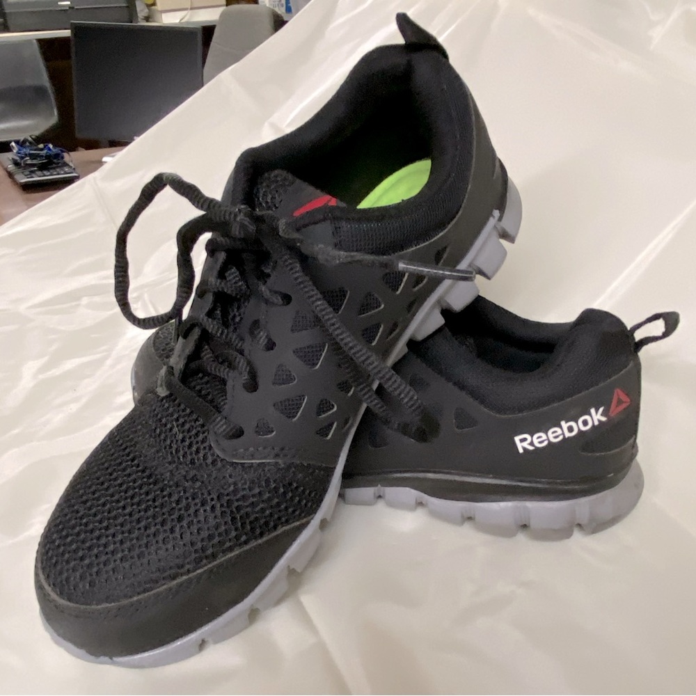 Ladies size 8.5 tennis shoes